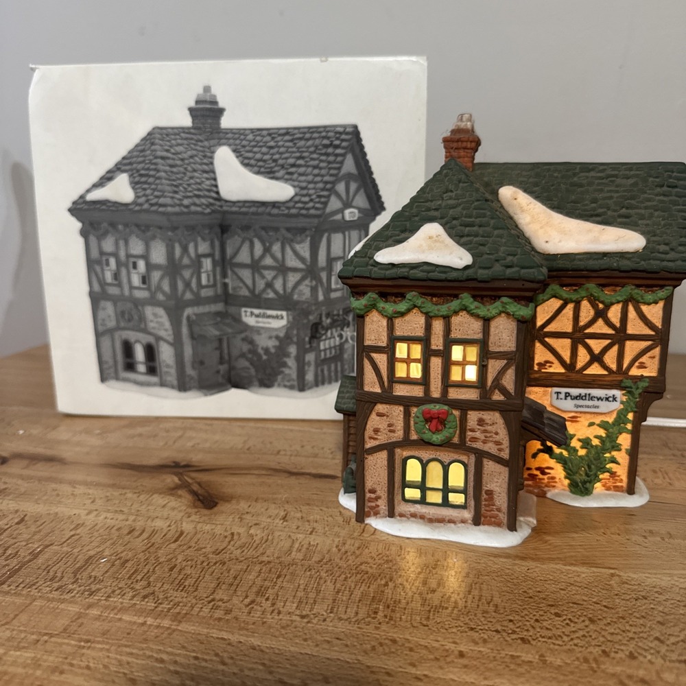 Dept 56 Dickens Village "T. Puddlewick Spectacle Shop" 58331 Lighted & Box